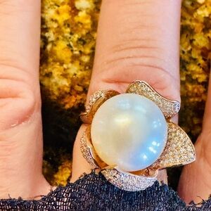 NEW Lustrous Pearl and Gold Women's Ring set in sterling covered in gold